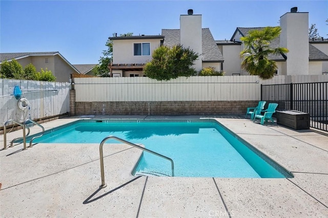 10710 El Camino Real Unit 17, Atascadero, CA 93422 - view of swimming pool with a patio and a fenced backyard