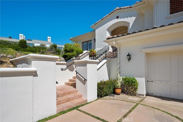 20 Via Del Cielo, Rancho Palos Verdes, CA 90275 - property entrance featuring a tiled roof and stucco siding