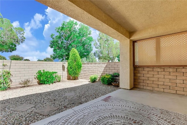 11241 Pleasant Hills Dr, Apple Valley, CA 92308 - fenced backyard with a patio area