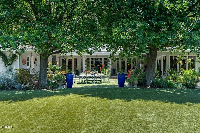 4409 Encinas Dr, La Canada Flintridge, CA 91011 - view of grassy yard featuring a patio
