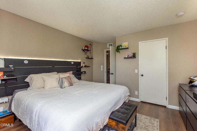 1772 Sinaloa Rd Unit 290, Simi Valley, CA 93065 - bedroom featuring wood finished floors, baseboards, and a textured ceiling
