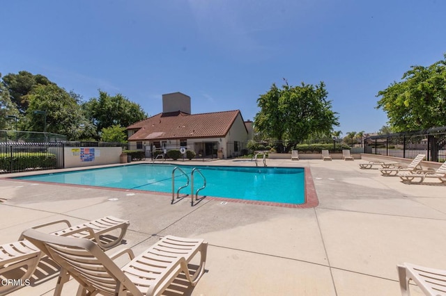1772 Sinaloa Rd Unit 290, Simi Valley, CA 93065 - community pool featuring a patio area