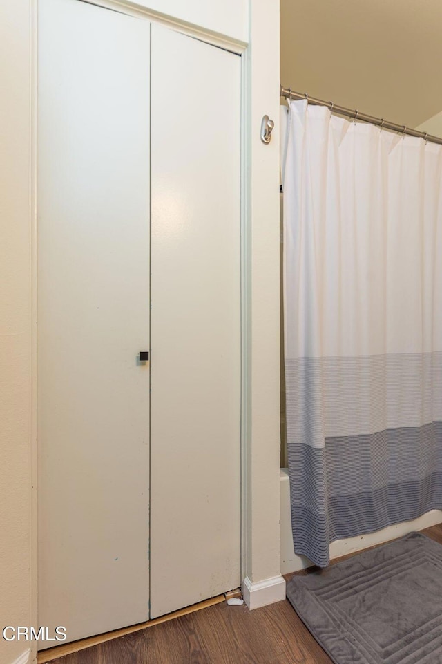 1772 Sinaloa Rd Unit 290, Simi Valley, CA 93065 - full bathroom with wood finished floors and baseboards