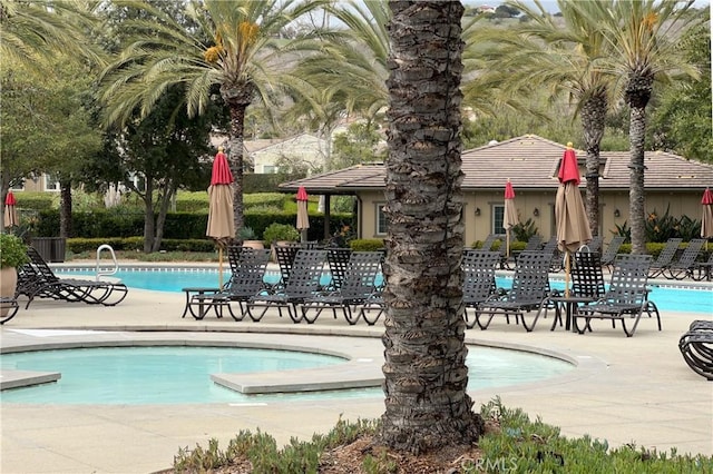 16 Fenix St, Rancho Mission Viejo, CA 92694 - community pool with a patio area