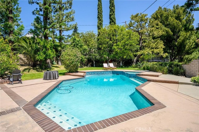 2305 Henrietta Ave, La Crescenta, CA 91214 - swimming pool featuring an in-ground hot tub, a patio area, and view of scattered trees