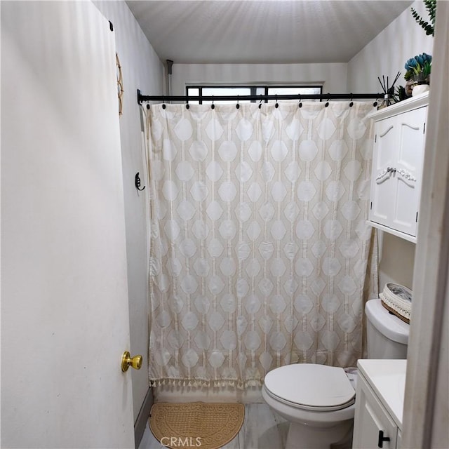 9754 5th Ave, Hesperia, CA 92345 - full bathroom featuring vanity, toilet, and a shower with shower curtain