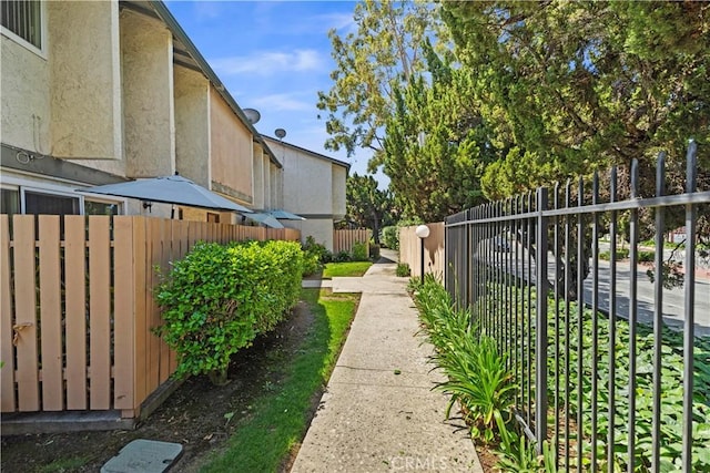 2300 S Hacienda Blvd Unit F8, Hacienda Heights, CA 91745 - view of yard