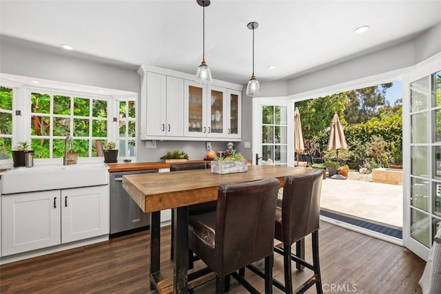 19172 Sierra Maria Rd, Irvine, CA 92603 - dining space featuring dark wood-type flooring and recessed lighting