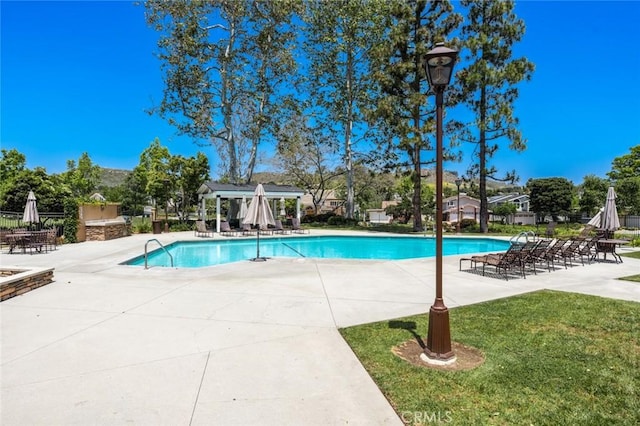 19172 Sierra Maria Rd, Irvine, CA 92603 - community pool with a patio and a yard