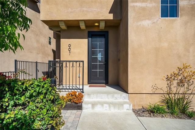 997 Canyon Ln, Pismo Beach, CA 93449 - view of exterior entry featuring stucco siding