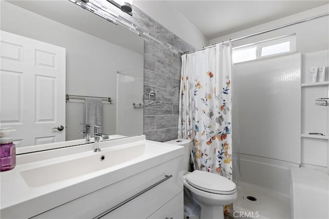 28799 Murrieta Rd, Menifee, CA 92586 - bathroom with curtained shower, toilet, and vanity