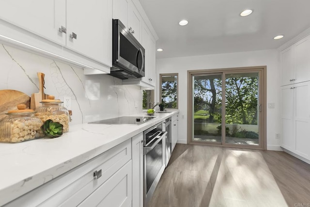 17636 Plaza Arica, San Diego, CA 92128 - kitchen with stainless steel appliances, recessed lighting, light wood-style flooring, backsplash, and white cabinetry
