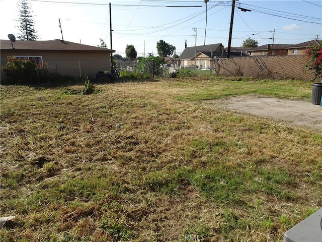 2032 Felberg Ave, Duarte, CA 91010 - view of yard with a patio area