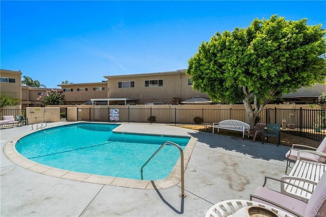 6339 Morse Ave Unit 202, North Hollywood, CA 91606 - community pool with a patio