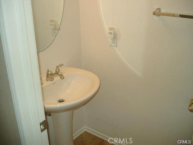 28266 Socorro St Unit 92, Murrieta, CA 92563 - bathroom with a sink and baseboards
