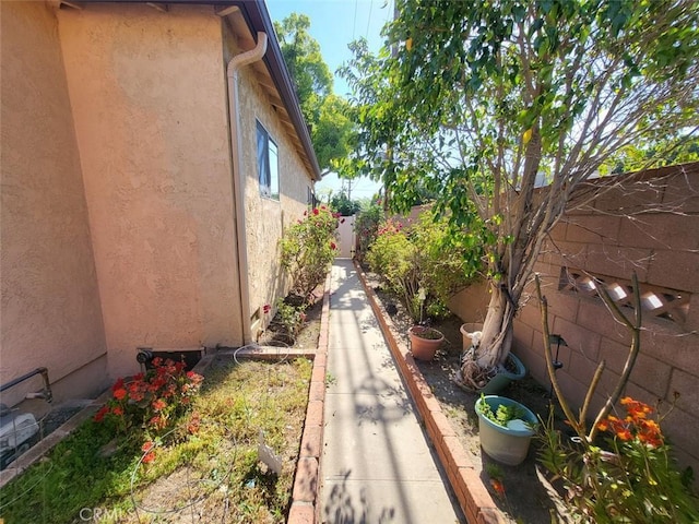 532 N Reese Pl, Burbank, CA 91506 - view of side of home featuring stucco siding and a fenced backyard