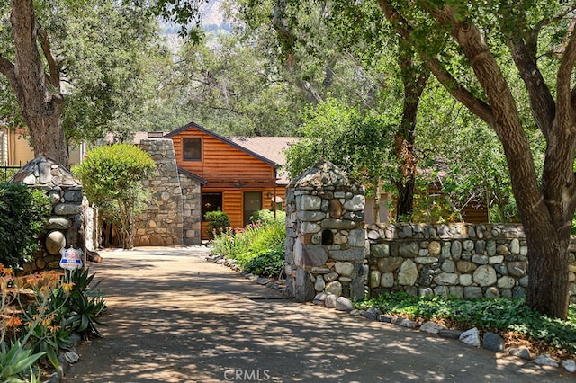 2057 Oakwood St, Pasadena, CA 91104 - view of community featuring driveway