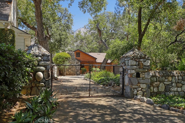 2057 Oakwood St, Pasadena, CA 91104 - view of gate