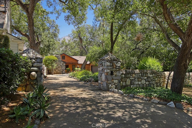2057 Oakwood St, Pasadena, CA 91104 - view of asphalt driveway