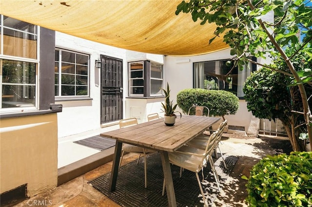 2319 S Corning St, Los Angeles, CA 90034 - view of patio featuring outdoor dining area