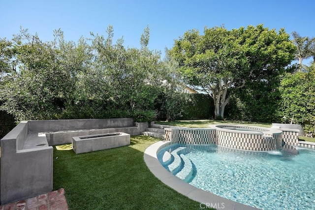 22372 Harwich Ln, Huntington Beach, CA 92646 - view of swimming pool featuring a yard and a pool with connected hot tub
