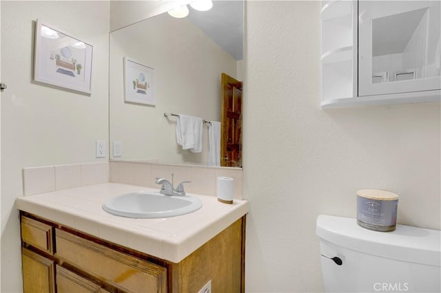 69723 Encanto Ct, Rancho Mirage, CA 92270 - bathroom featuring vanity and toilet