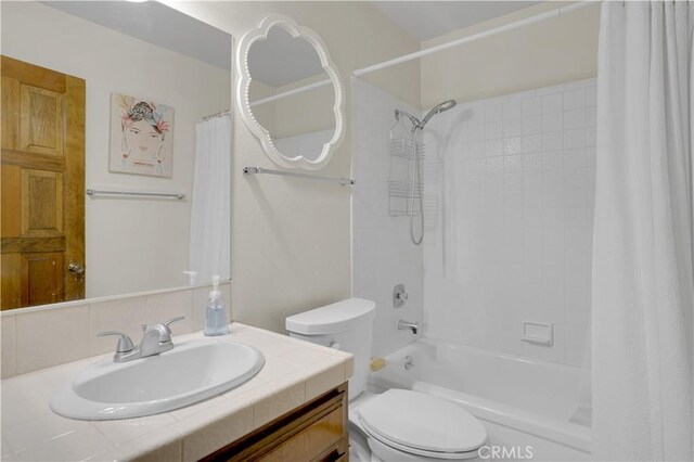 69723 Encanto Ct, Rancho Mirage, CA 92270 - bathroom with toilet, vanity, and shower / bath combination with curtain