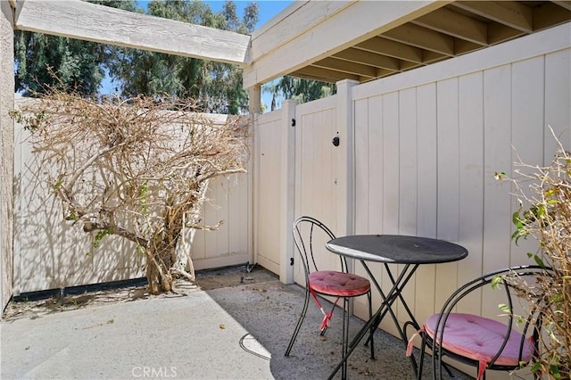 69723 Encanto Ct, Rancho Mirage, CA 92270 - view of patio / terrace with a gate