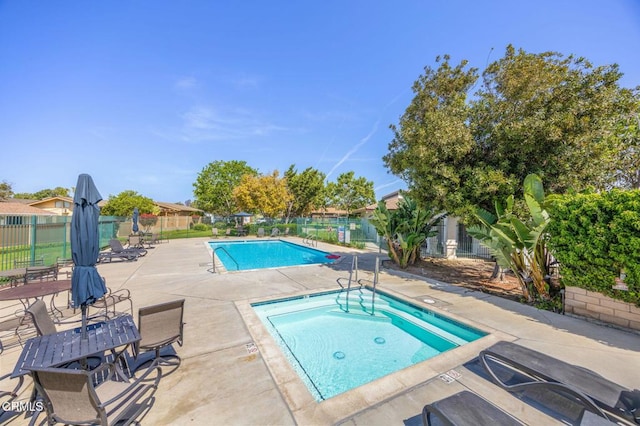 1025 Cachuma Ave Unit 32, Ventura, CA 93004 - community pool with a patio and a hot tub