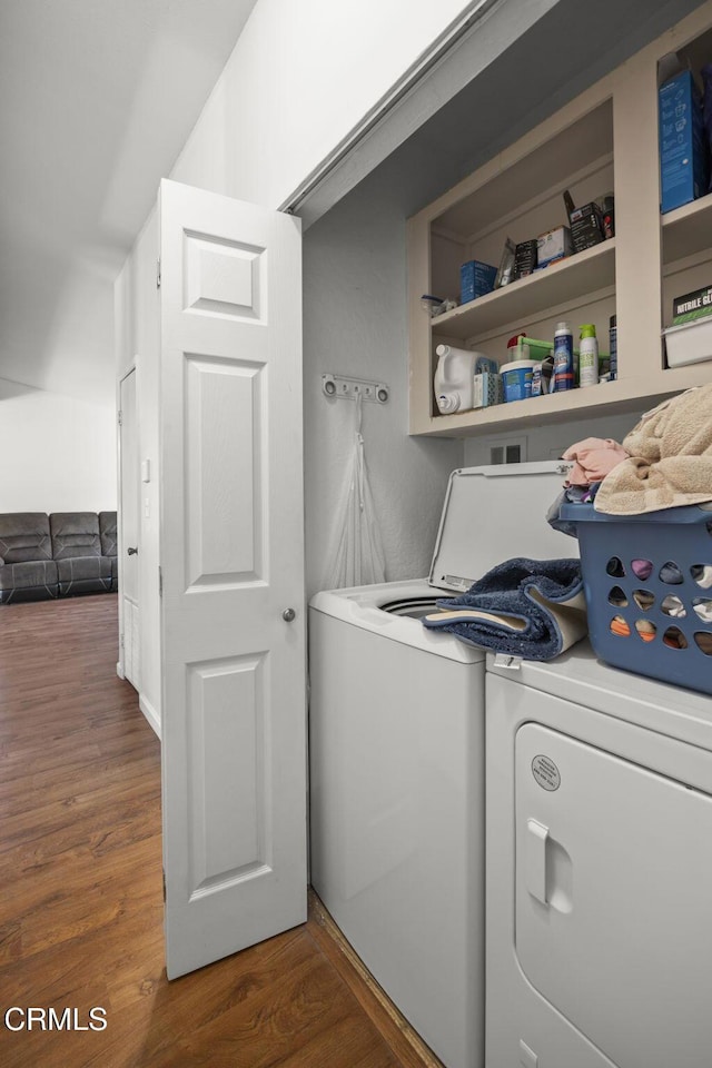 1025 Cachuma Ave Unit 32, Ventura, CA 93004 - laundry area featuring independent washer and dryer and wood finished floors