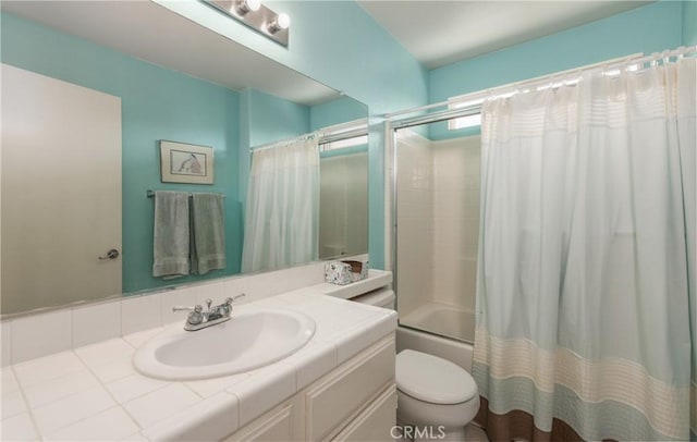 689 Twin Hills Dr, Banning, CA 92220 - bathroom featuring vanity, toilet, and shower / bath combo with shower curtain