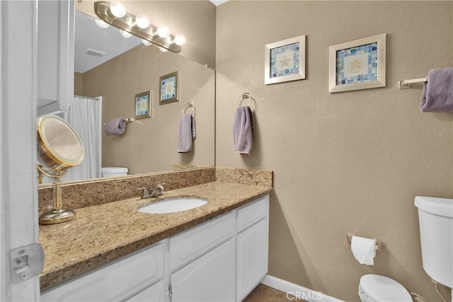 18603 Mecca St, Hesperia, CA 92345 - bathroom featuring toilet, vanity, a textured wall, and curtained shower