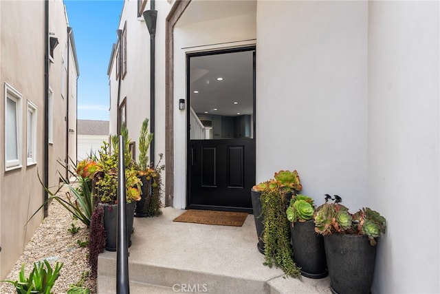 332 L St, Newport Beach, CA 92661 - view of exterior entry with stucco siding