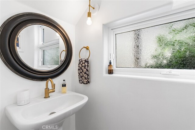 332 L St, Newport Beach, CA 92661 - bathroom with a sink