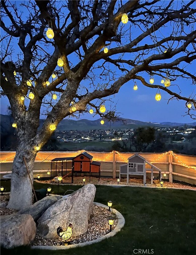 22104 Mccarthy Dr, Tehachapi, CA 93561 - view of yard with an outdoor structure