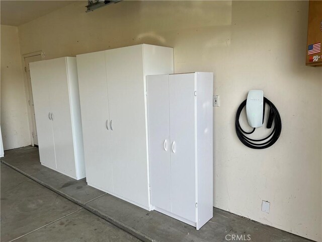 22104 Mccarthy Dr, Tehachapi, CA 93561 - garage with electric vehicle charger