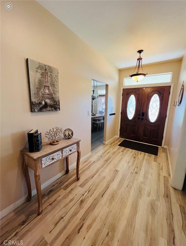 22104 Mccarthy Dr, Tehachapi, CA 93561 - foyer featuring light wood-style flooring and baseboards