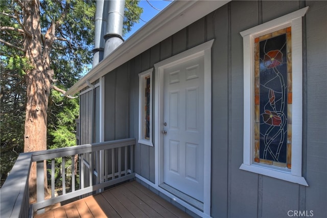 197 Weisshorn Dr, Crestline, CA 92325 - property entrance with board and batten siding