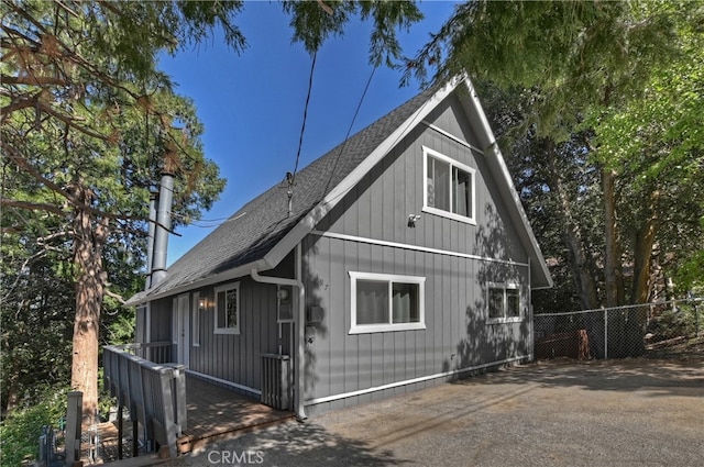 197 Weisshorn Dr, Crestline, CA 92325 - view of side of home featuring a shingled roof
