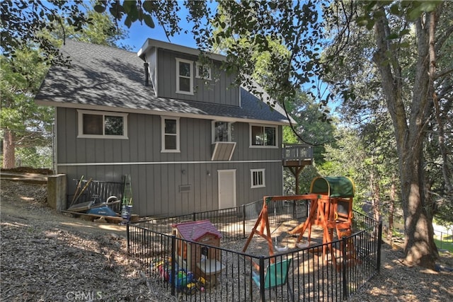 197 Weisshorn Dr, Crestline, CA 92325 - back of property featuring roof with shingles