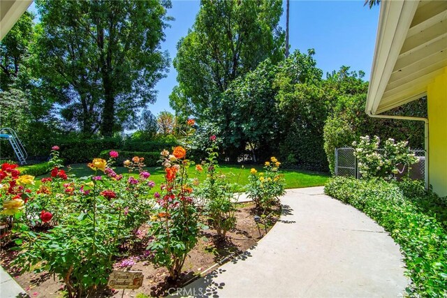 4510 Triste Pl, Tarzana, CA 91356 - view of yard featuring a patio