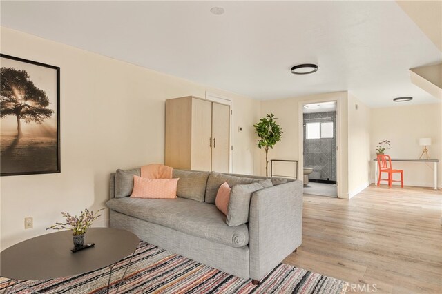 217 Crest Cir, Lake Arrowhead, CA 92352 - living area featuring light wood-style floors and baseboards