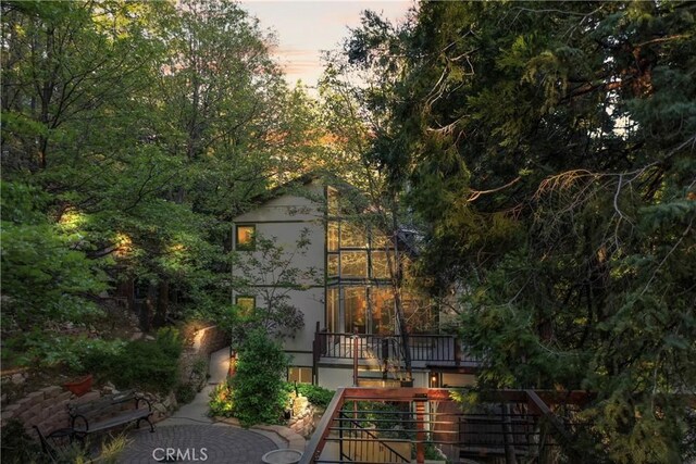 217 Crest Cir, Lake Arrowhead, CA 92352 - view of back of property at dusk