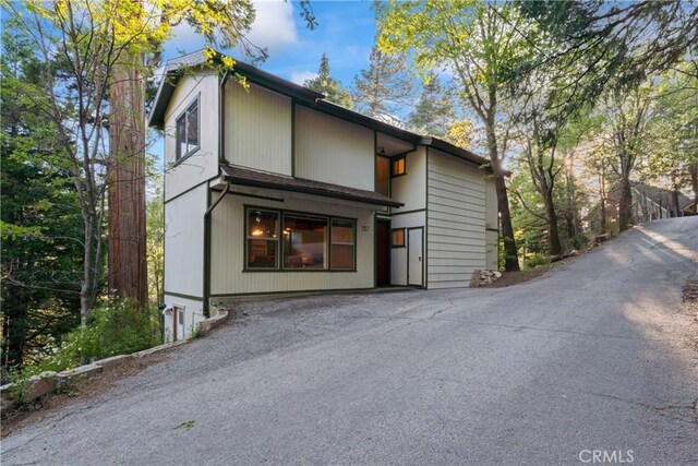 217 Crest Cir, Lake Arrowhead, CA 92352 - view of front facade