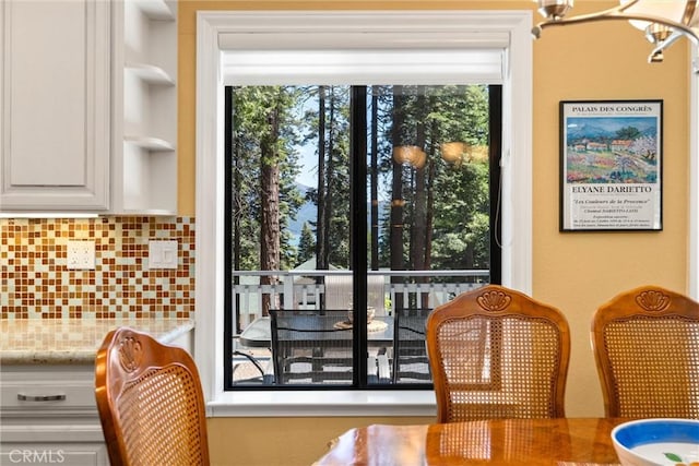 720 E Mountain Ridge Rd, Lake Almanor, CA 96137 - doorway featuring a chandelier