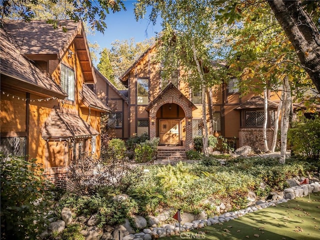 951 Osprey Ln, Lake Arrowhead, CA 92352 - view of front of house featuring brick siding