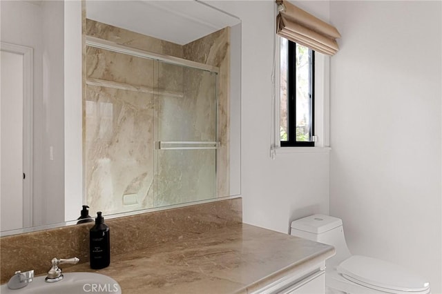 951 Osprey Ln, Lake Arrowhead, CA 92352 - full bathroom with vanity, a shower with door, toilet, and healthy amount of natural light