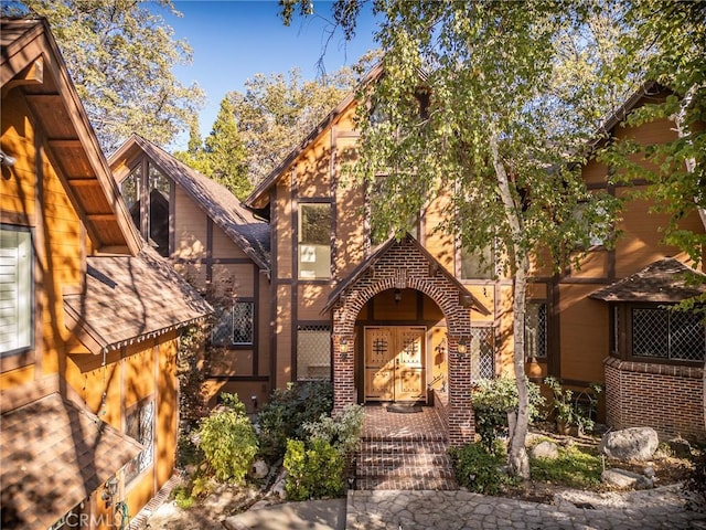 951 Osprey Ln, Lake Arrowhead, CA 92352 - view of exterior entry featuring brick siding
