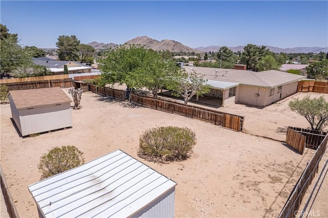 15156 Kinai Rd, Apple Valley, CA 92307 - fenced backyard featuring a mountain view