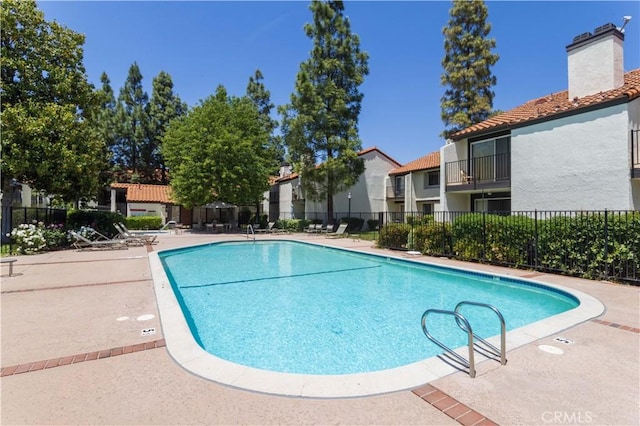 5538 Las Virgenes Rd Unit 142, Calabasas, CA 91302 - community pool featuring a patio area and a residential view